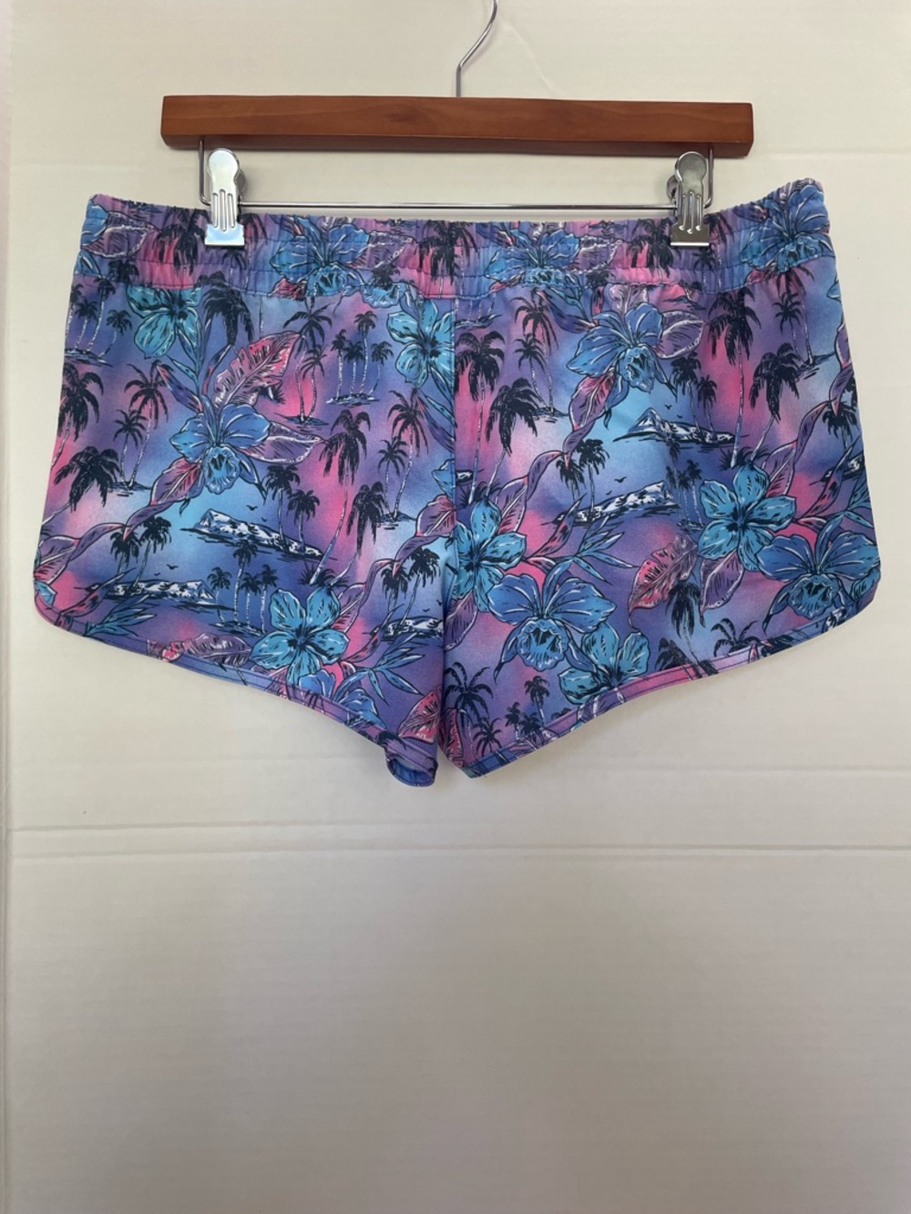 Salt Life Juniors/Women’s Blue and Pink Tropical Athletic Unlined Swim Shorts - Picture 4 of 6